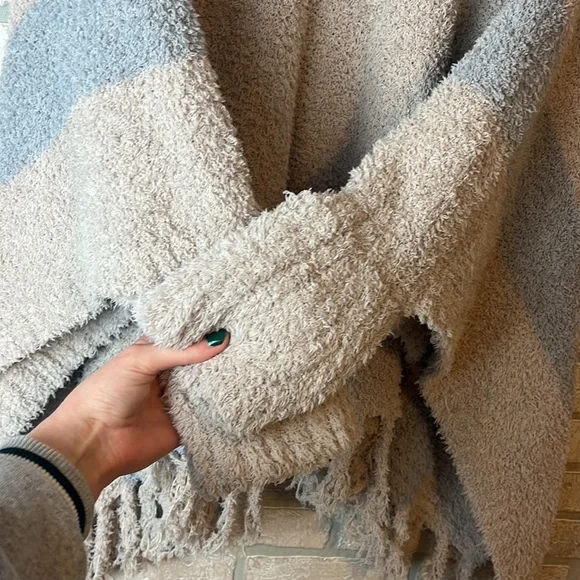 Barefoot dreams Knit Poncho- Size OS - Picture 3 of 5